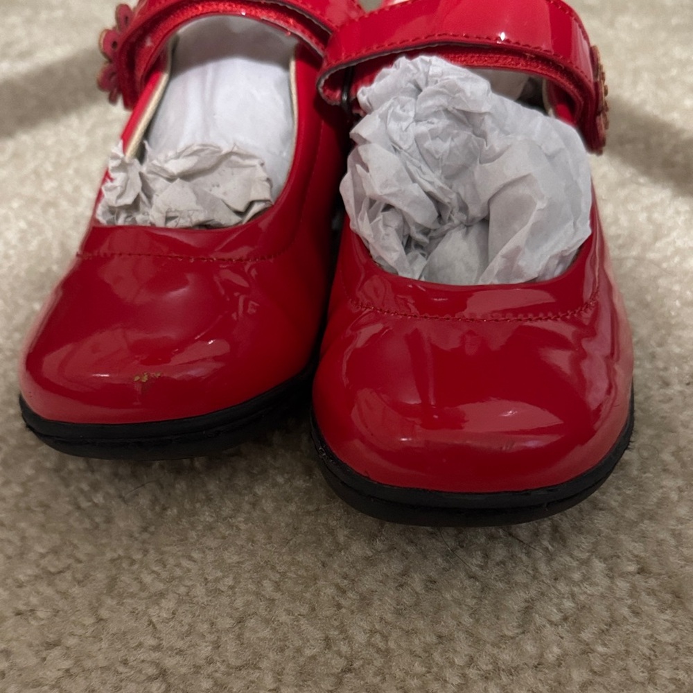 r Girls' Red Patent Mary Jane Dress Shoes - Picture 4 of 8
